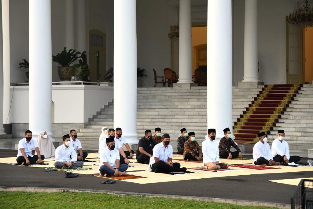 Presiden Joko Widodo Salat Id di Halaman Istana Bogor
