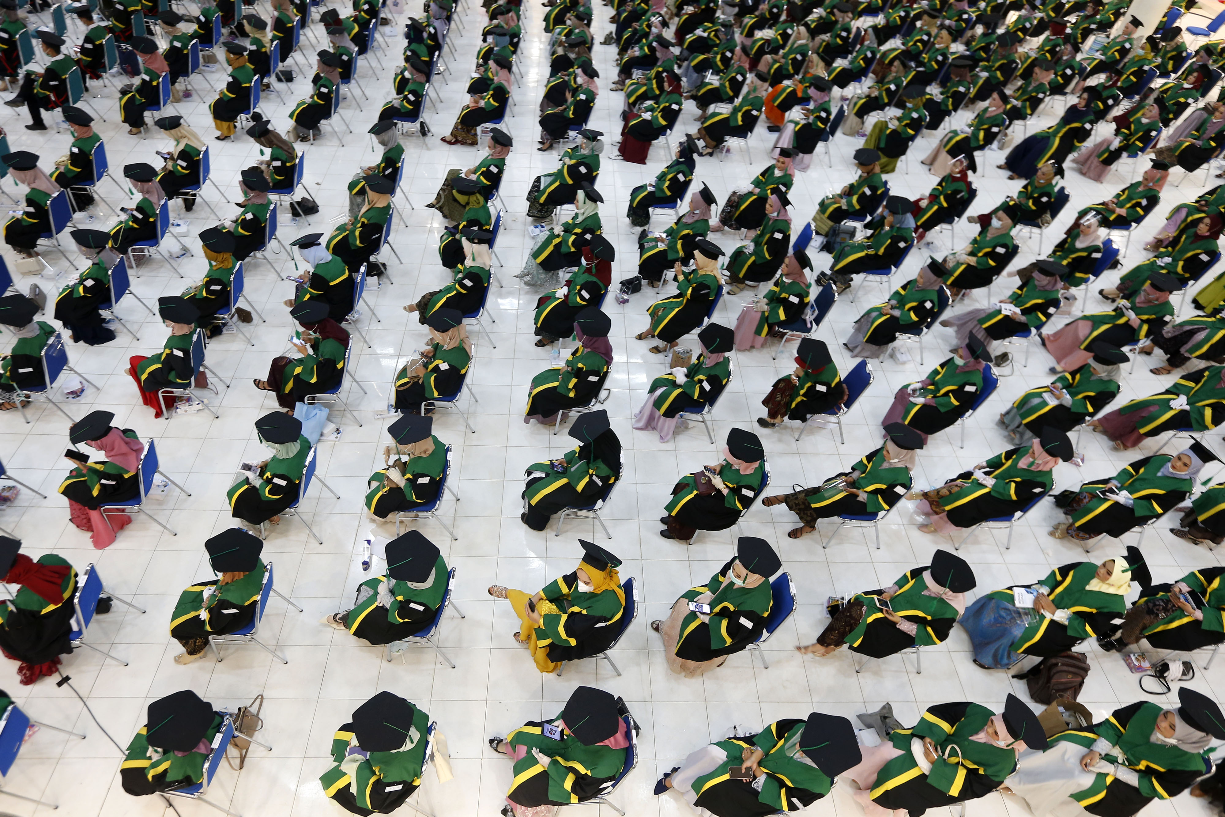 Prosesi wisuda di Auditorium Prof Ali Hasjmy Kopelma Darussalam, UIN Ar-Raniry Banda Aceh, Aceh, Selasa (23/2/2021).