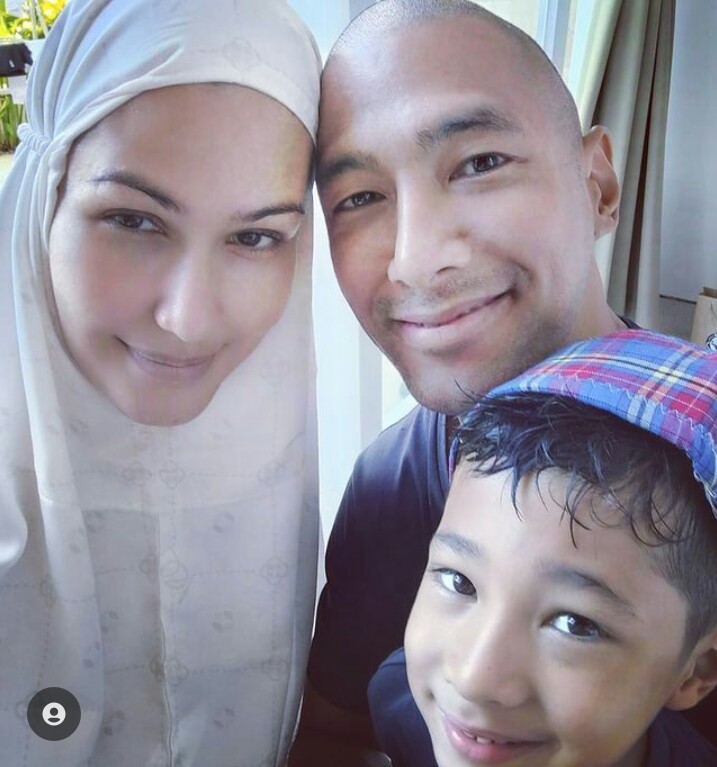 Marcel bersama istri dan anaknya
