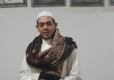 Habib Nabil bin Ridho bin Ali Al Habsyi yang menjabat Pimpinan Majelis Burdah Miftahussalamah di Bogor, Jawa Barat.