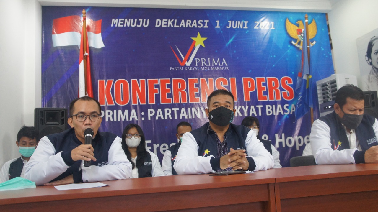 (dari kiri) Rudi Hartono (Wasekjen), Lukman Hakim (Waketum), Ma'ruf Bakti (Waketum).