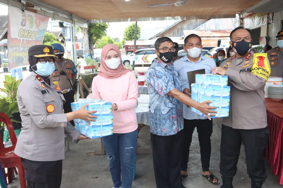Kapolda Kalteng Bagikan 1.000 Masker