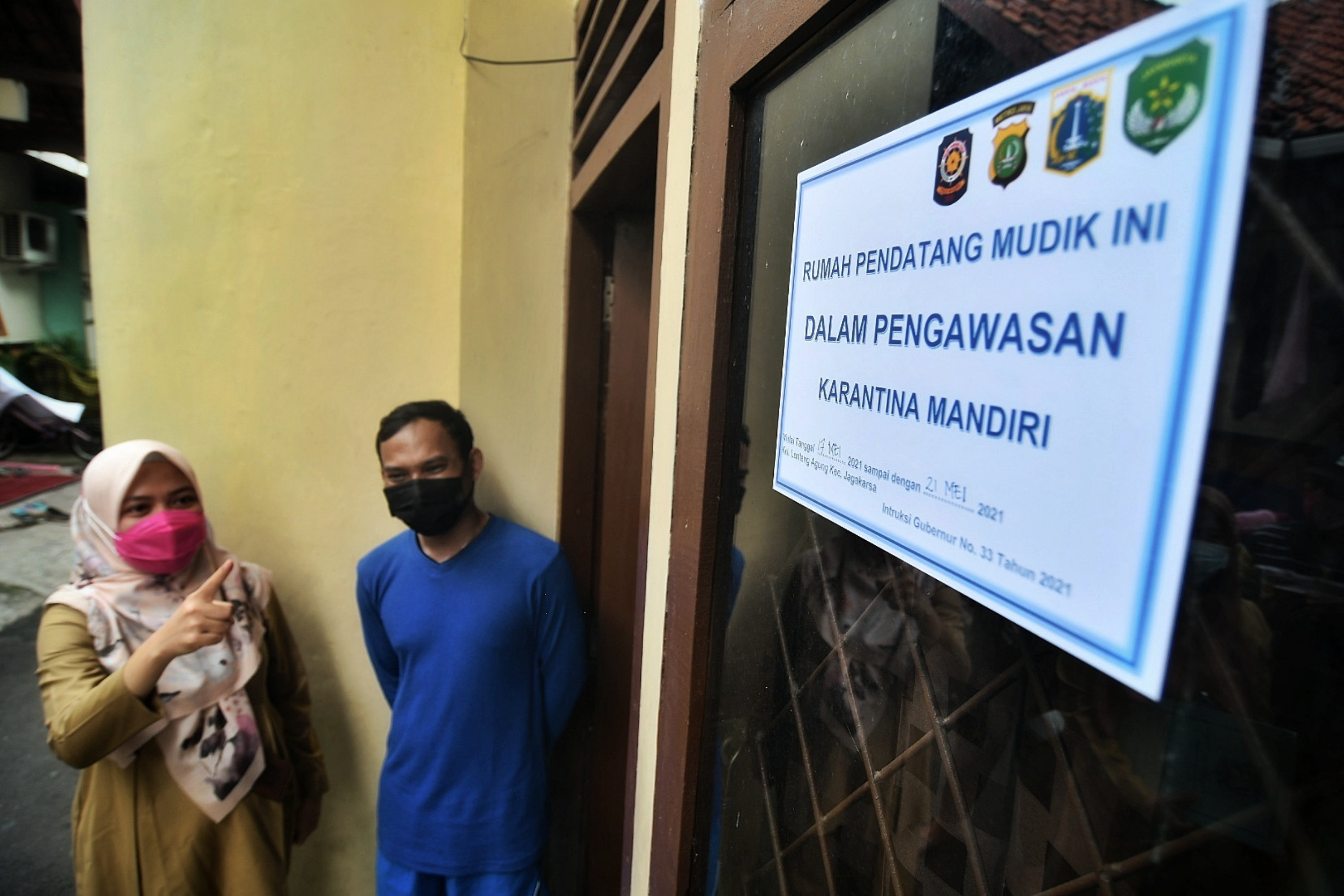 Rumah Warga yang Kembali dari Mudik Ditempeli Stiker