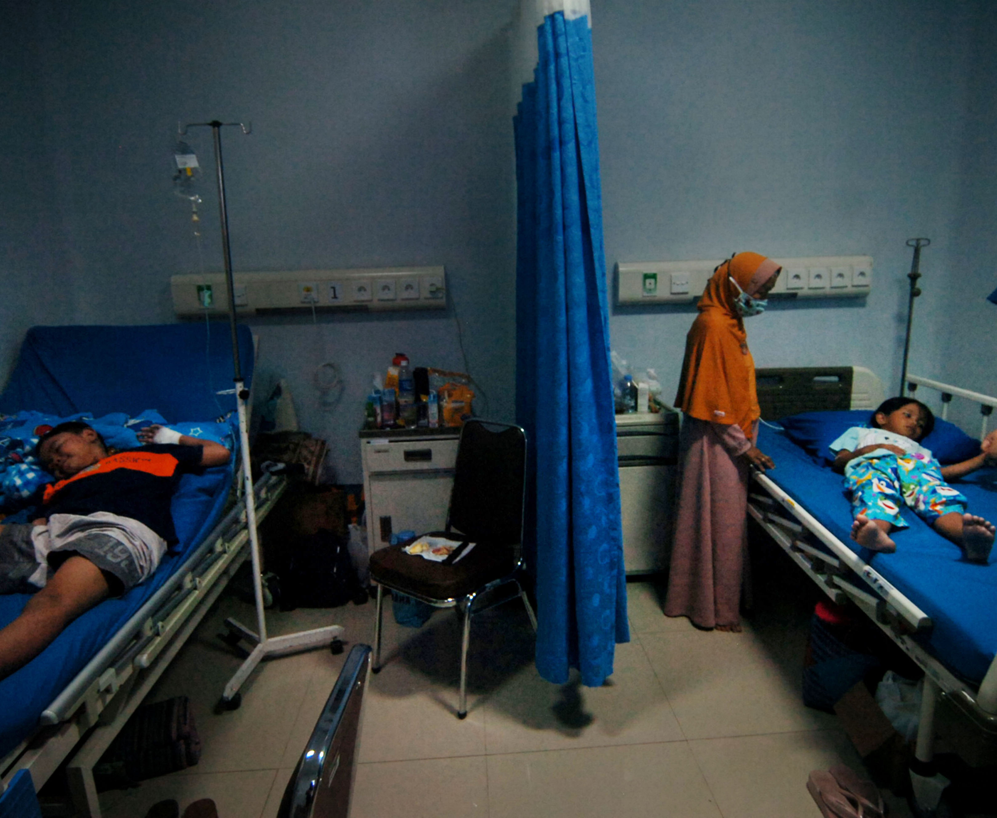  Pasien DBD menjalani perawatan di salah satu rumah sakit di Tegal, Jawa Tengah. 