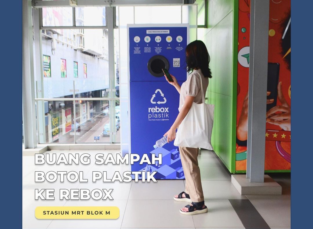 Bank sampah Rekosistem menyediakan tempat penampungan sampah yang bernama Rebox yang ditempatkan di beberapa stasiun MRT.