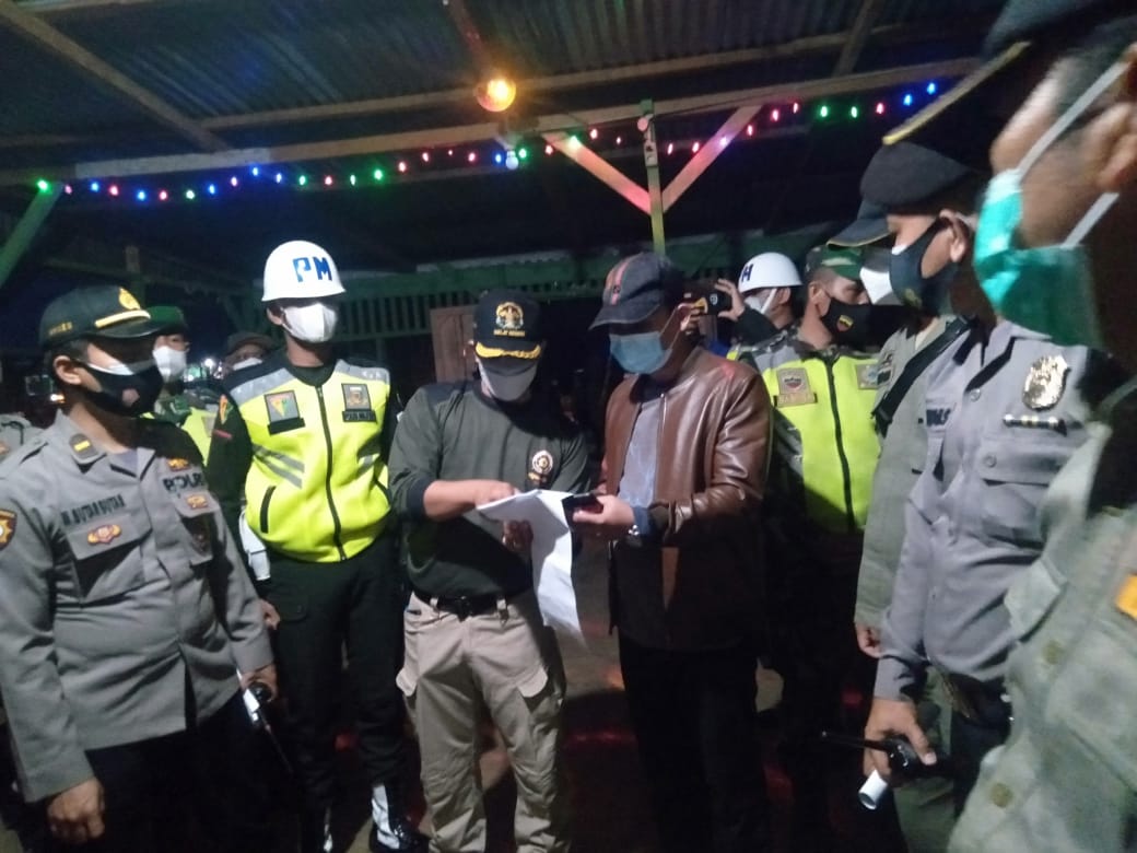 Satgas Covid-19 Pematangsiantar menggelar Operasi Yustisi ke tempat usaha, Jumat (21/5/2021).