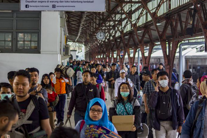 Beda dengan Ariza, Anies Bolehkan Pendatang Masuk Jakarta
