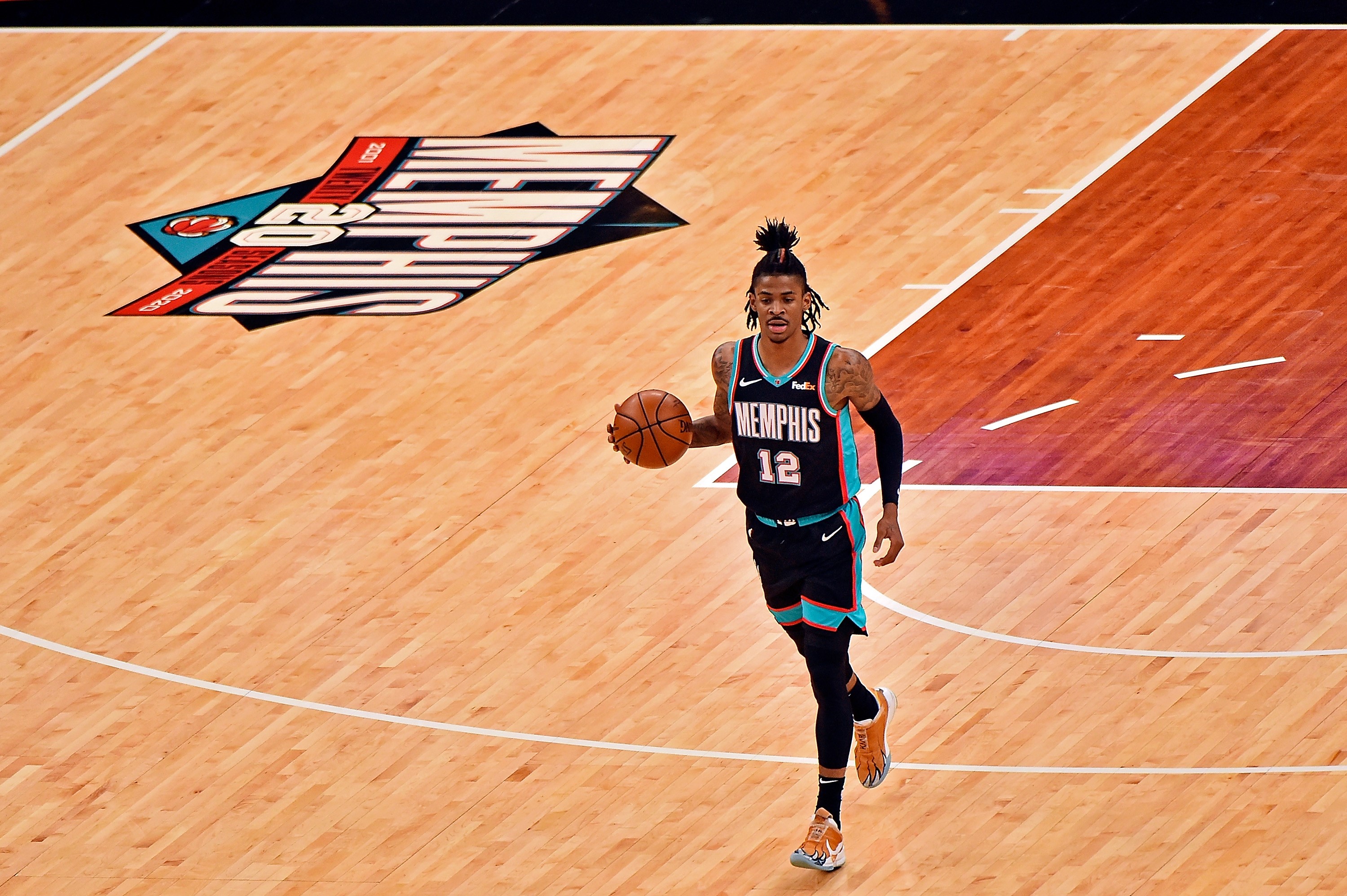 Aksi pemain Memphis Grizzlies, Ja Morant, saat laga NBA.   