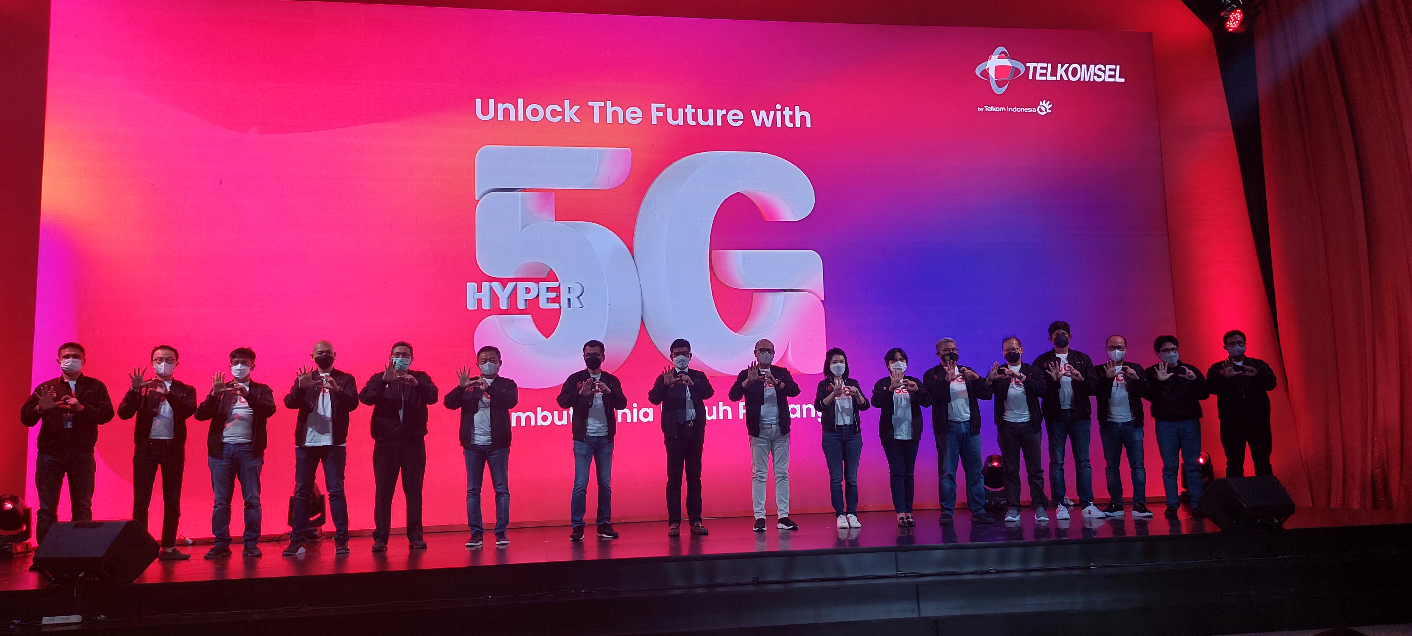 Menteri Komunikasi dan Informatika Johnny G. Plate meresmikan layanan jaringan 5 G Telkomsel di Jakarta, Kamis (27/5).