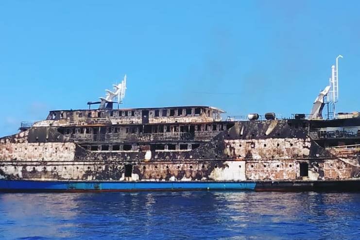 KM Karya Indah terbakar.