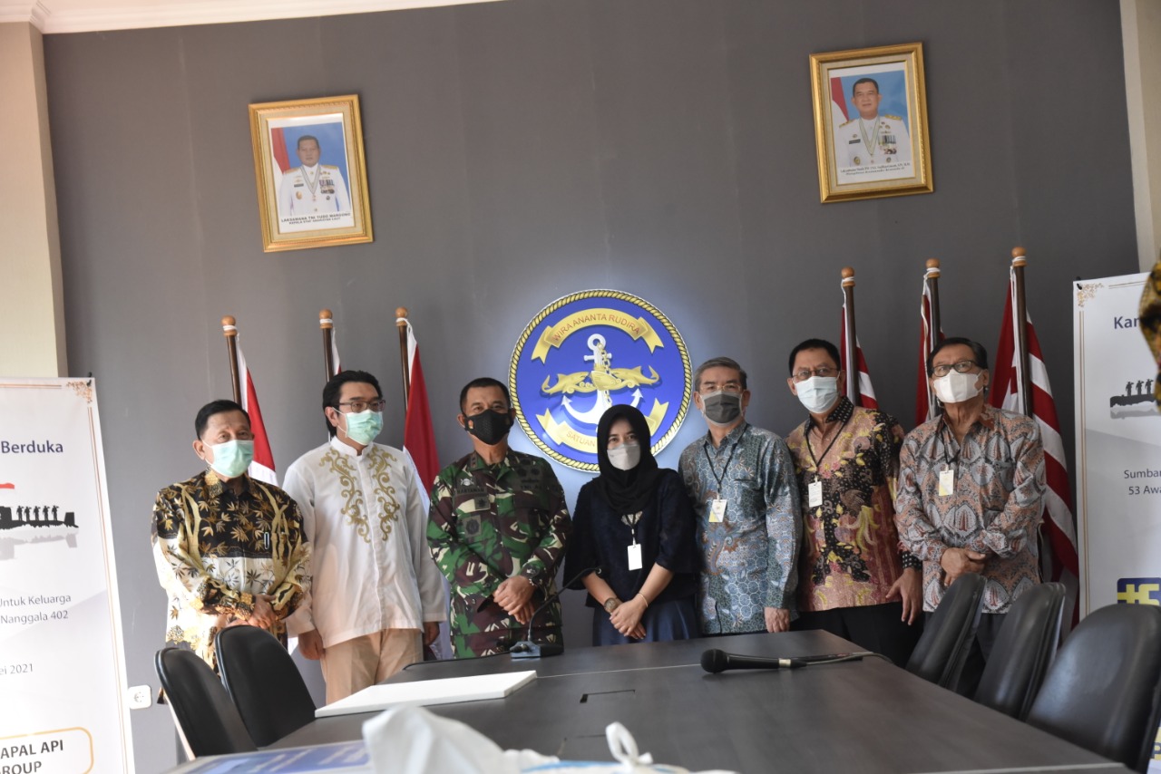 Penyerahan bantuan untuk keluarga awak KRI Nanggala 402