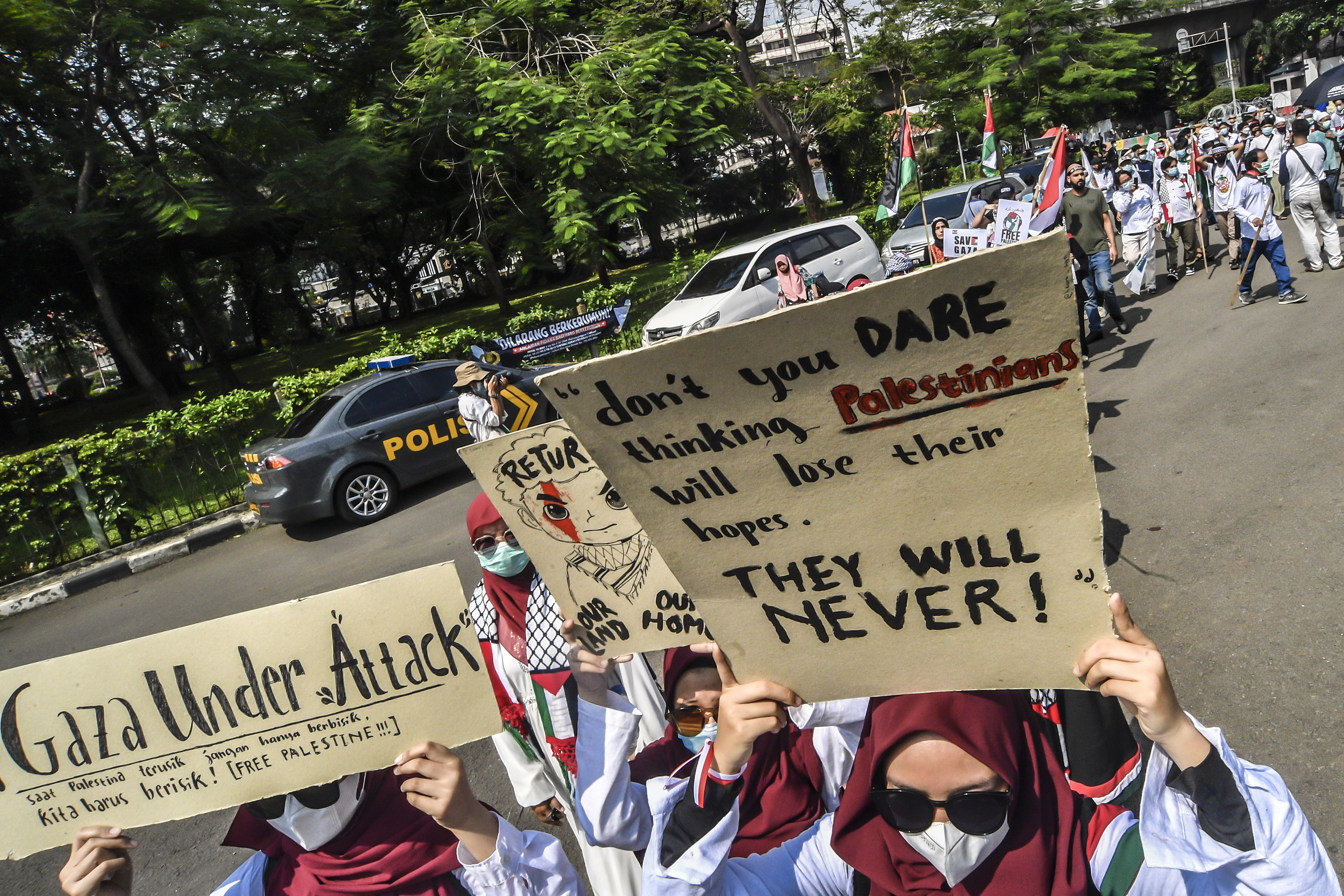 Massa aksi solidaritas Palestina yang menjadi korban agresi Israel, memadati kantor Kedubes Amerika Serikat, Jakarta, Selasa (18/5).