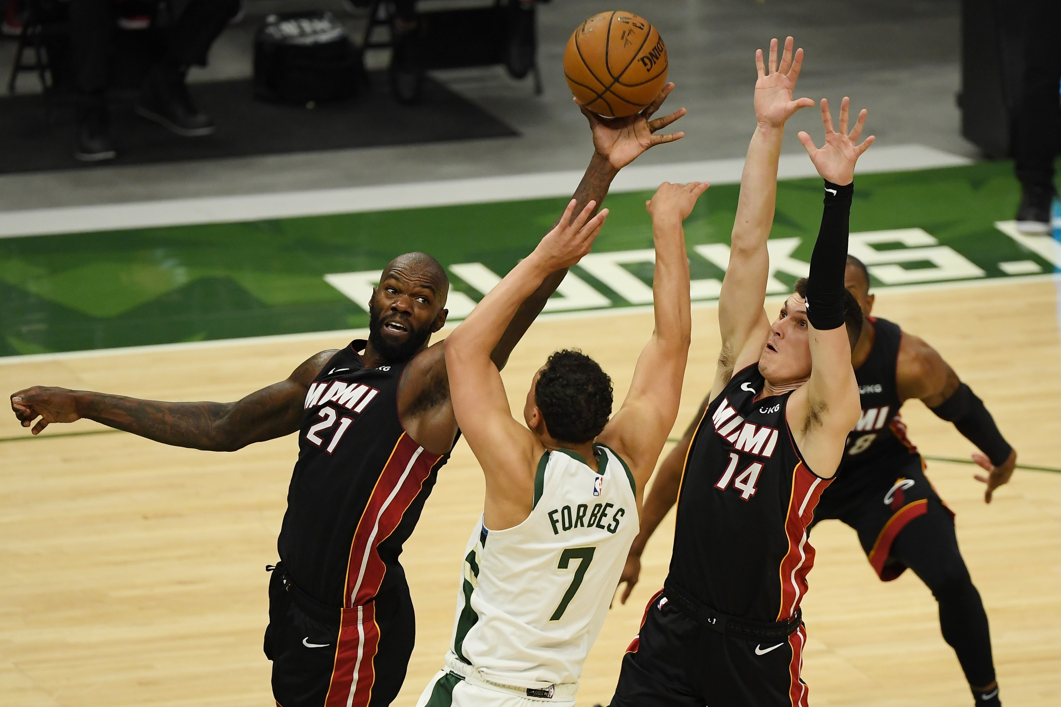 Pertandingan game kedua babak Playoff antara Miami Heat melawan Milwaukee Bucks 