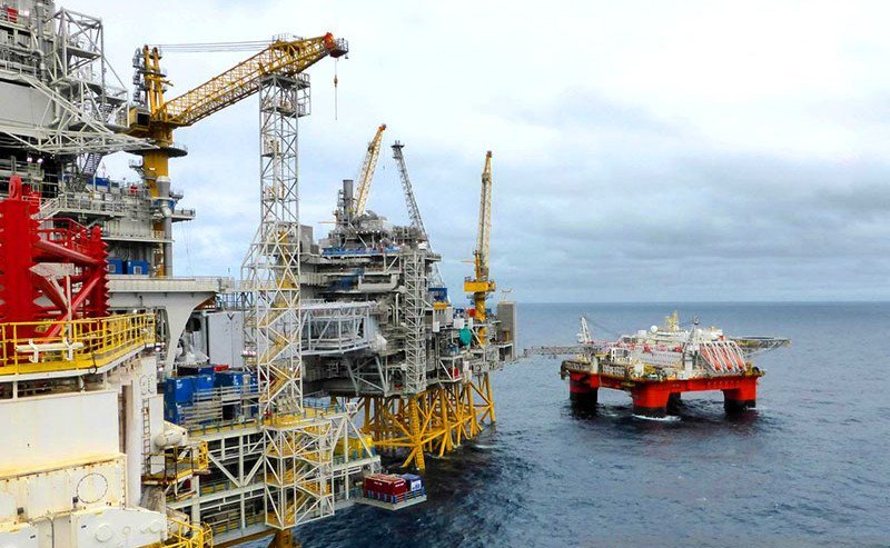 Ilustrasri kilang minyak lepas pantai