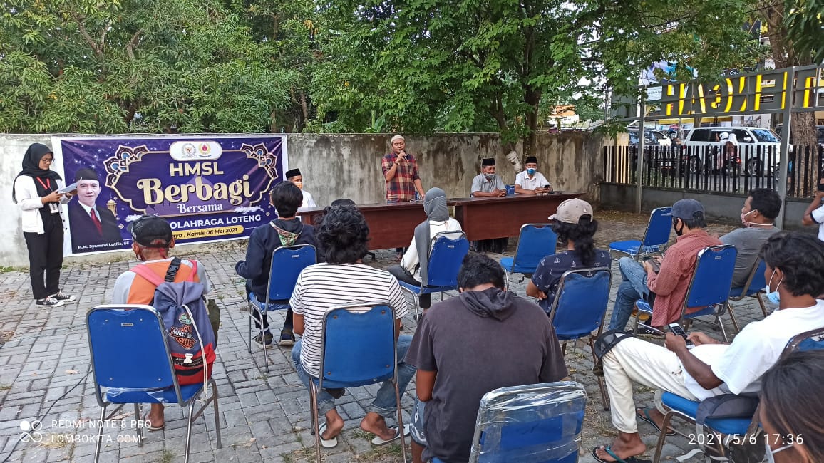 Pembagian bingkisan  lebaran untuk 120 atlet dan pelatih olahraga di Lombok Tengah.