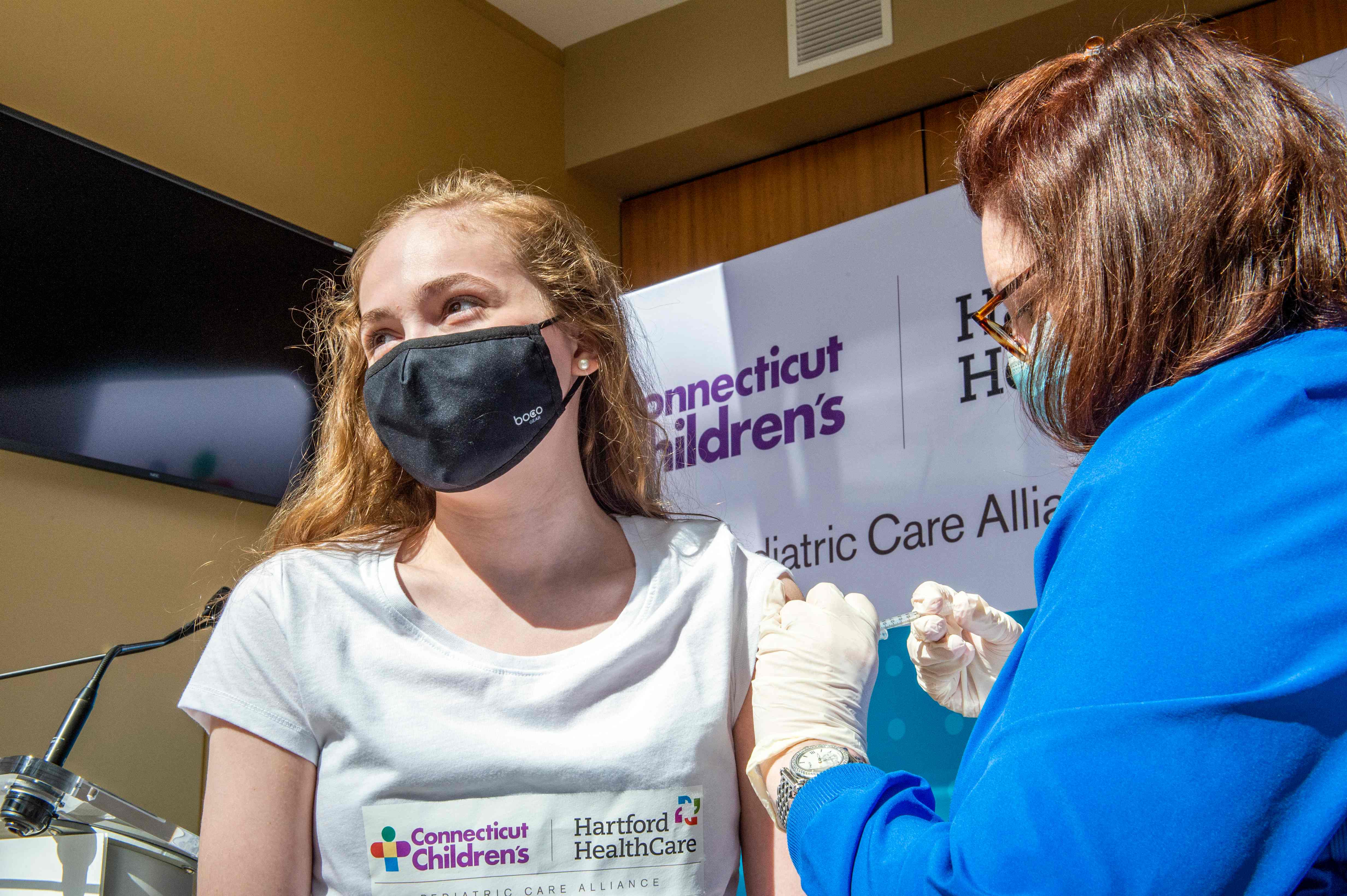 AS Iming-imingi Warga Agar Mau Disuntik Vaksin Covid-19