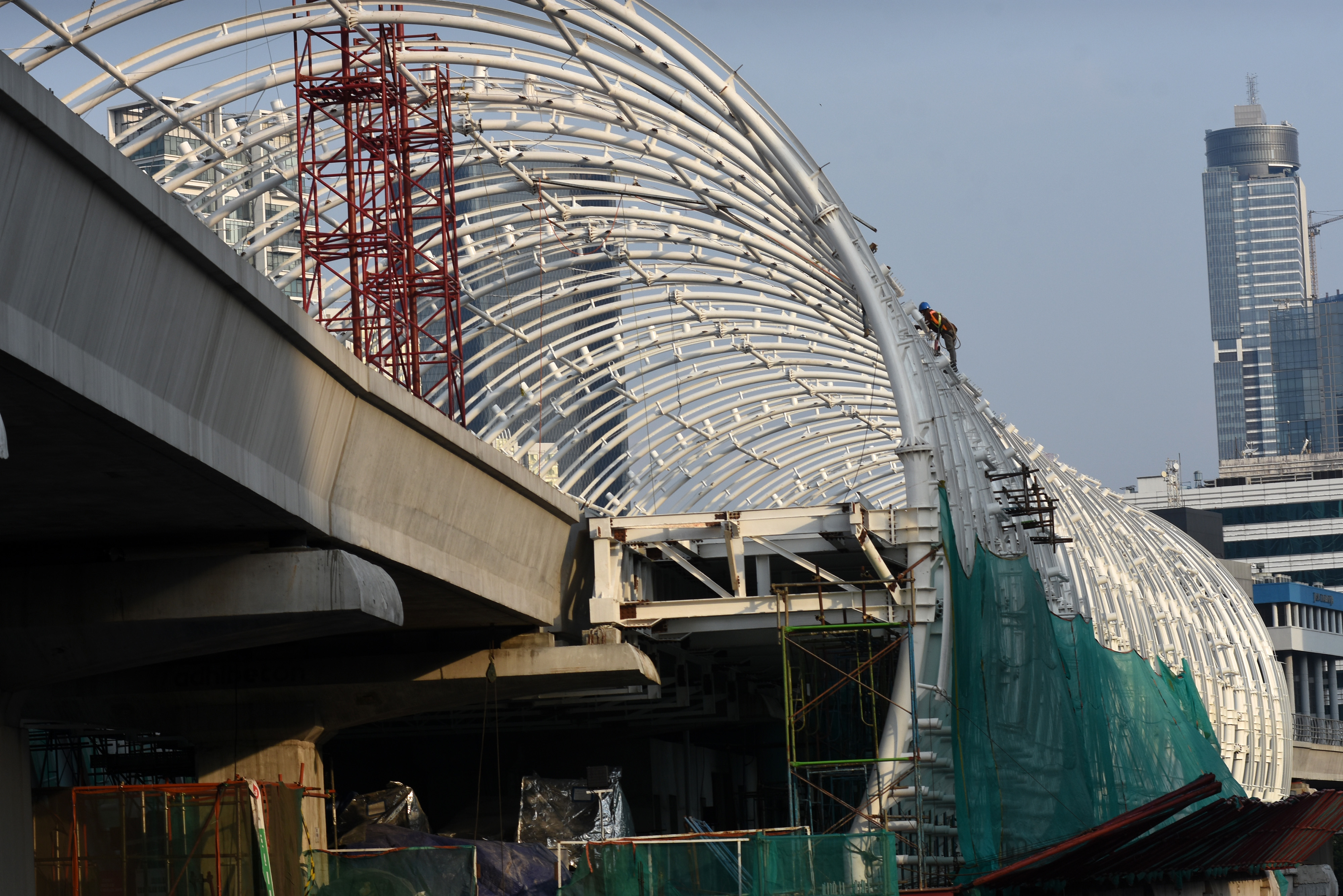 Proyek pembangunan LRT Jabodebek yang digarap Adhi Karya.