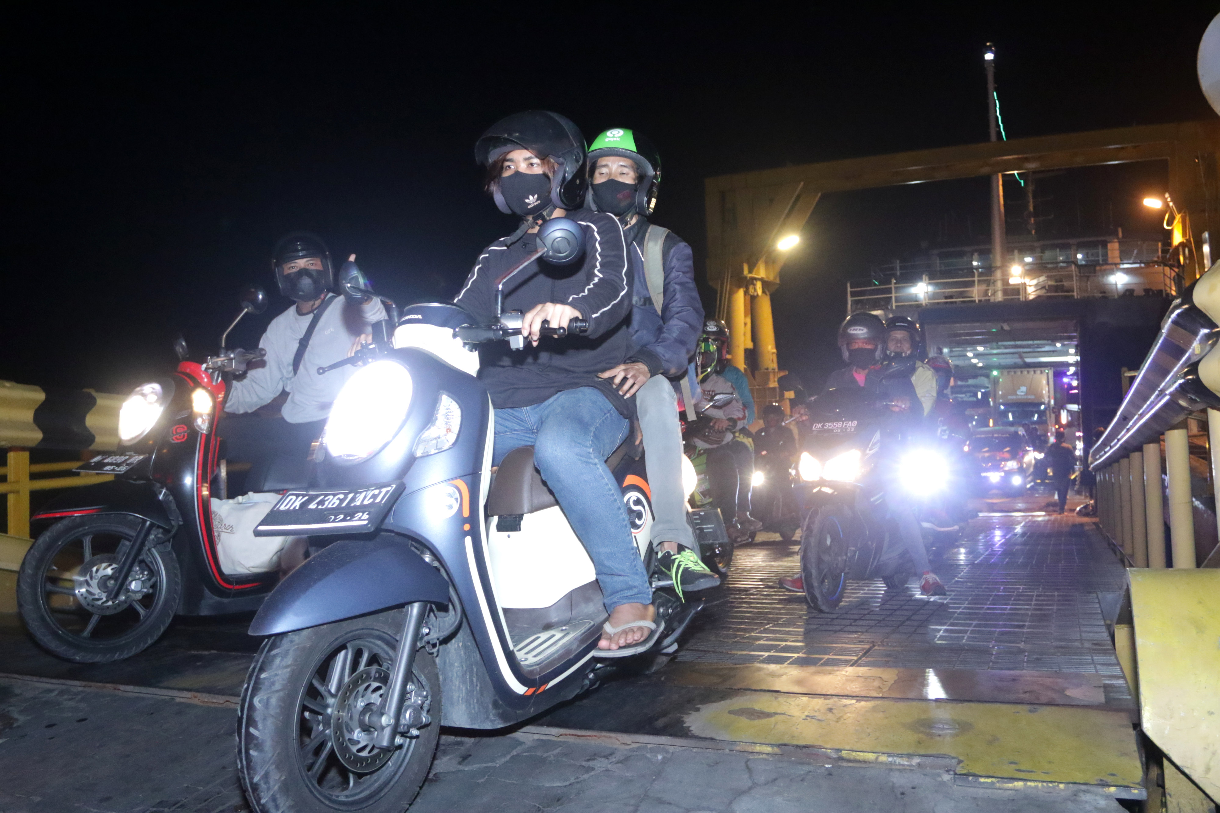 Jelang Larangan Mudik, Pemudik Sepeda Motor Padati Pantura