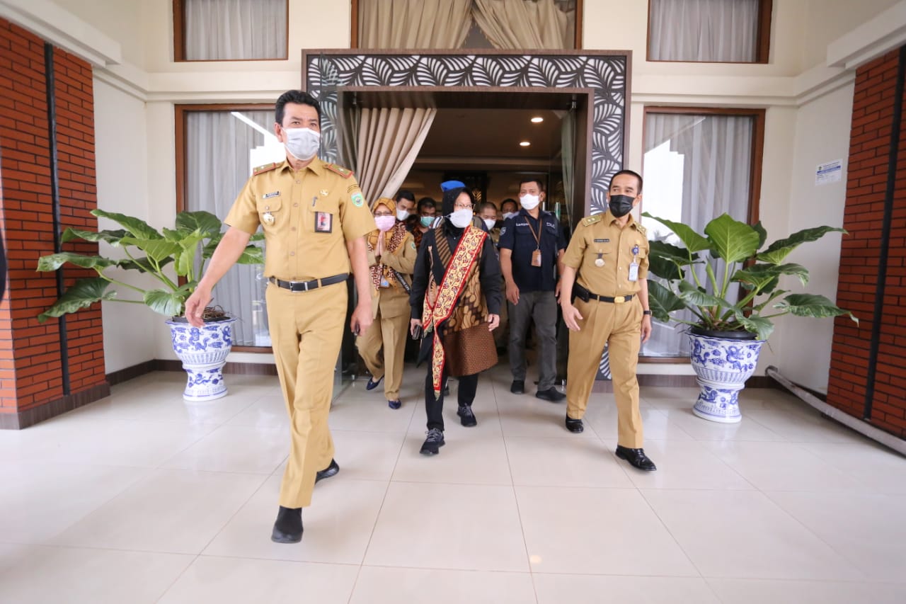 Mensos Tri Rismaharini mengunjungi Balai Rehabilitasi Sosial Penyandang Disabilitas Fisik (BRSPDF) Budi Perkasa Palembang.