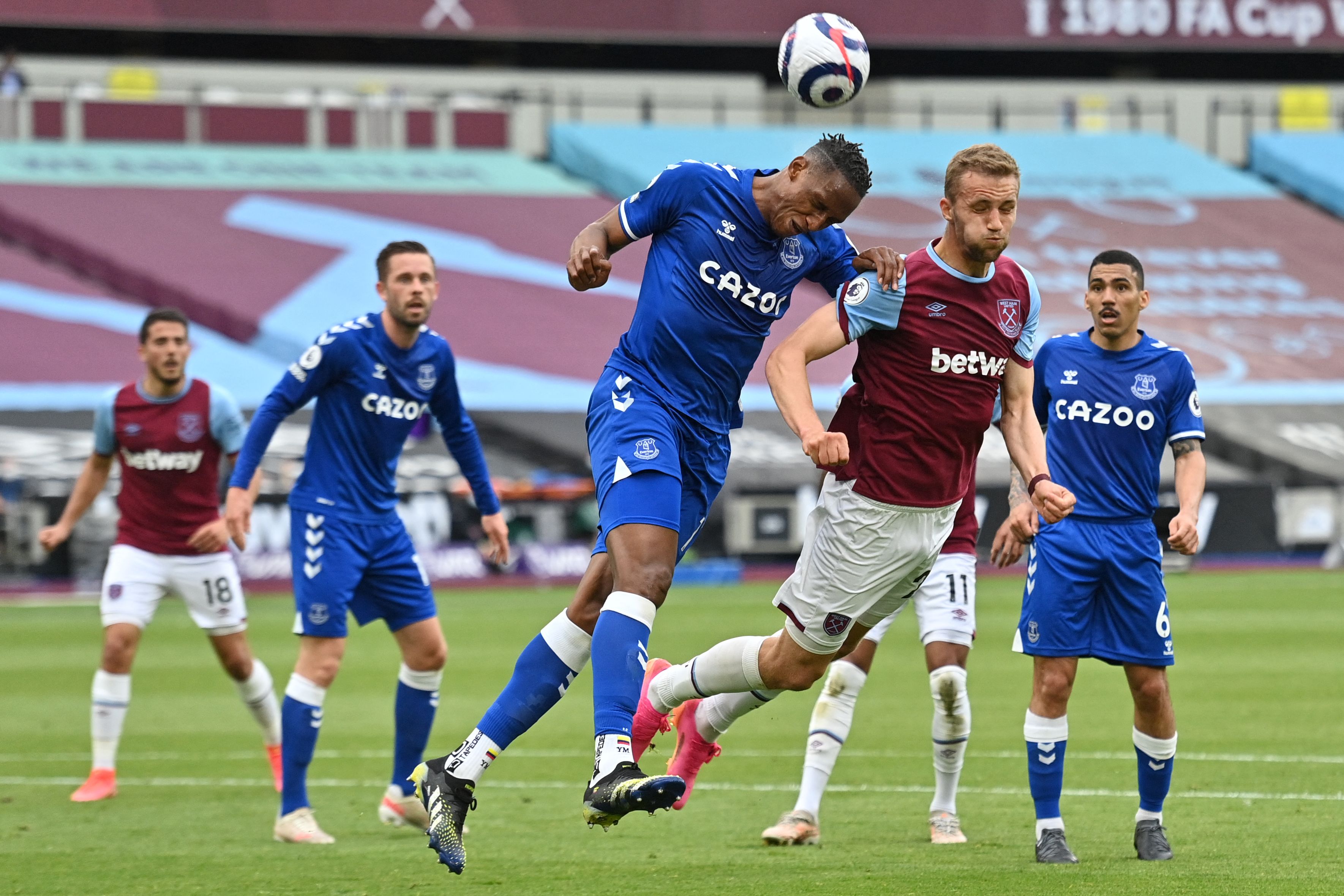 Laga Liga Primer Inggris antara West Ham United dan Everton.