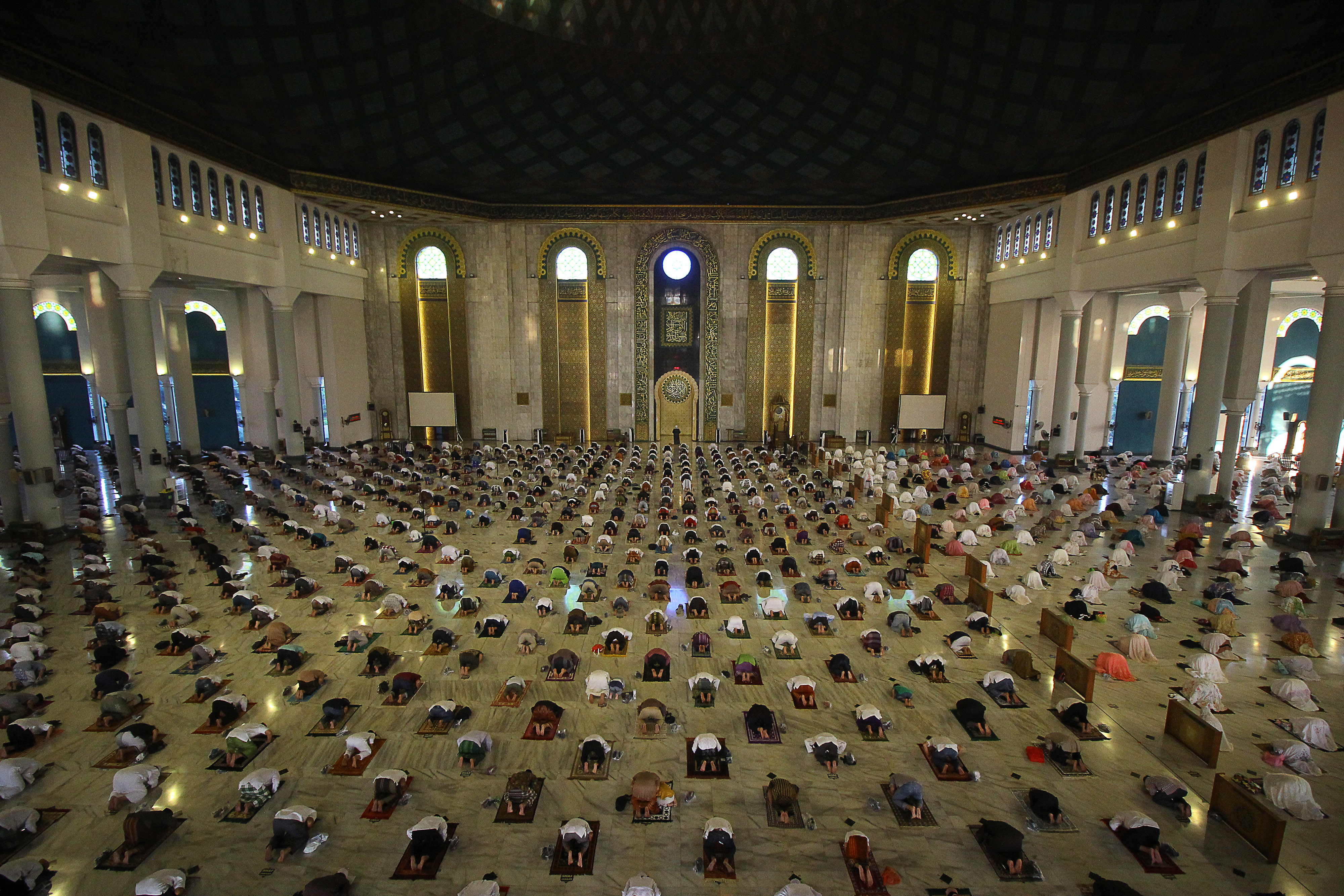 Kuota Salat Idul Fitri di Masjid Al Akbar Surabaya Penuh