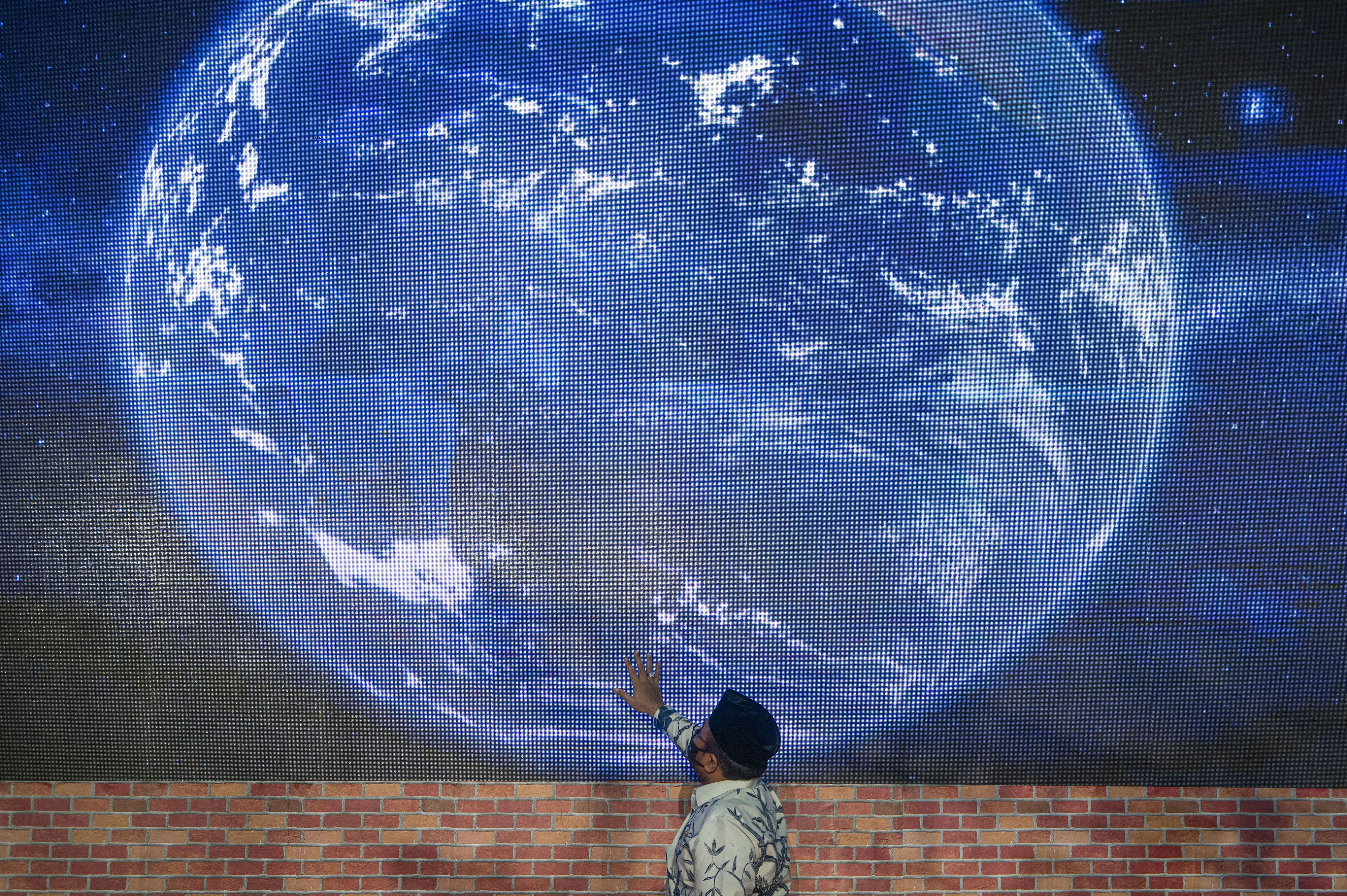 Menteri Agama Yaqut Cholil Qoumas meluncurkan program Peta Jalan Pengembangan Kemandirian Pesantren di Jakarta, Selasa (4/5/2021).