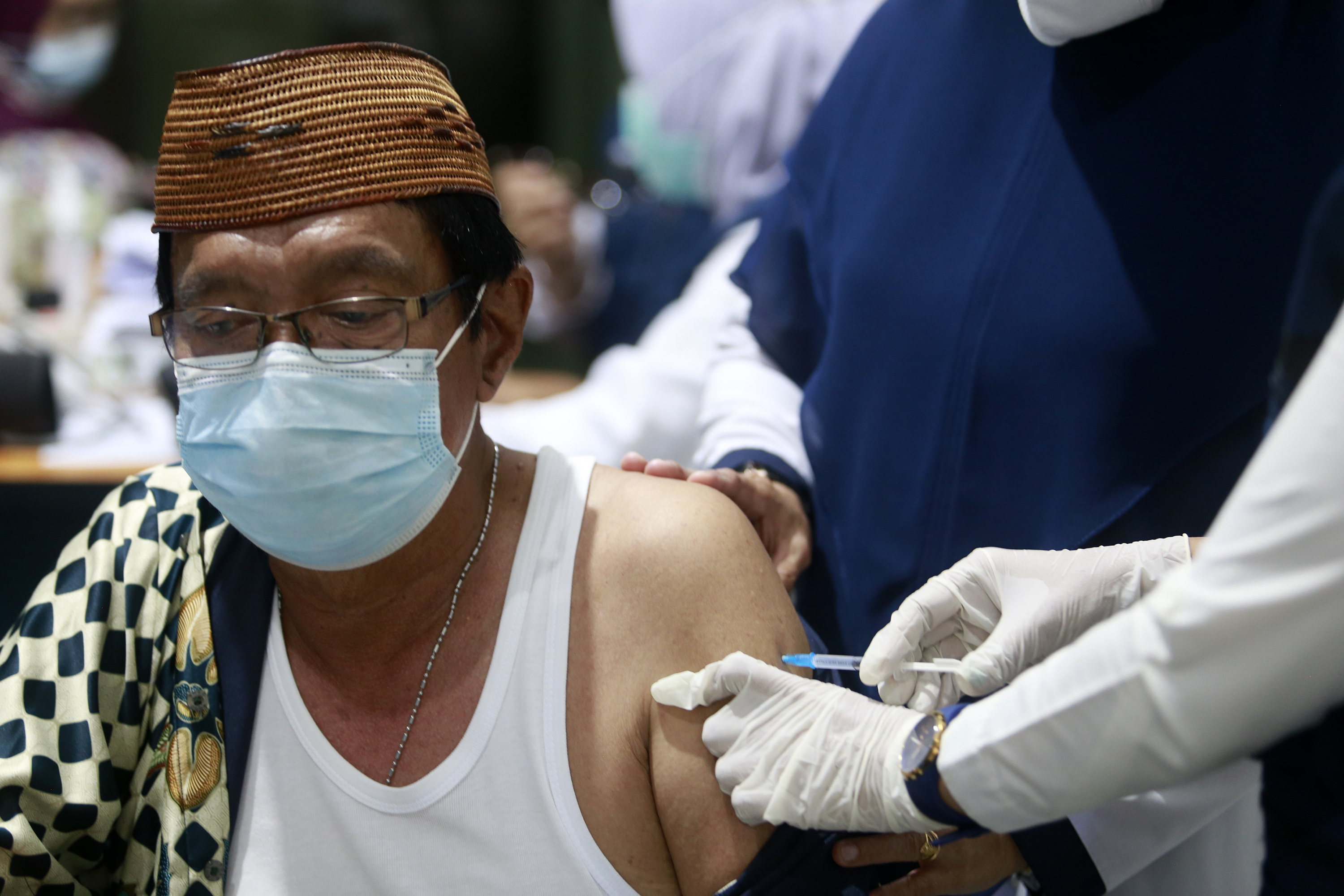 Pemberian vaksin covid-19