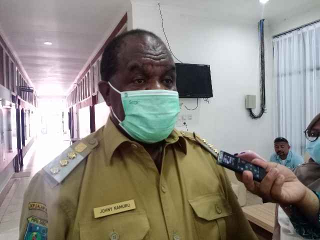 Bupati Sorong Johny Kamuru 