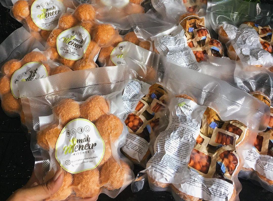 Bitterballen dan kroketten produksi Omah Meneer Kitchen.