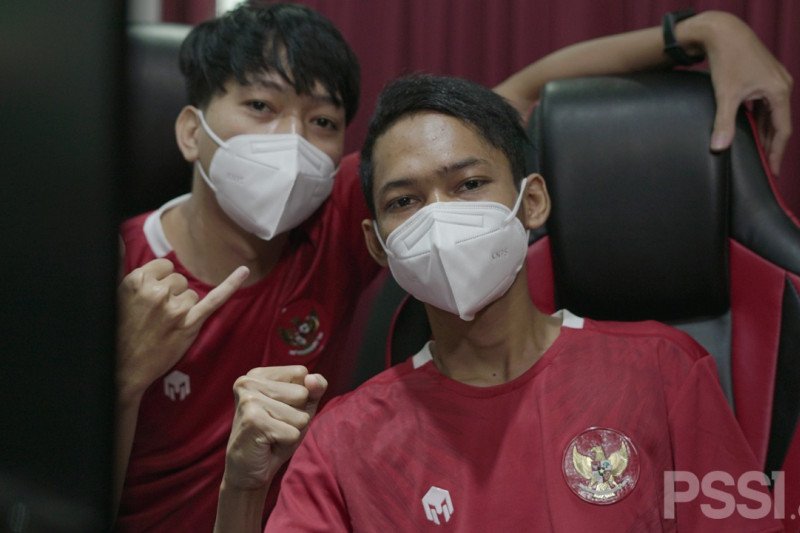 Tim eNational Squad Indonesia, yakni Moehamad Zulisar dan Fahmi Husaeni