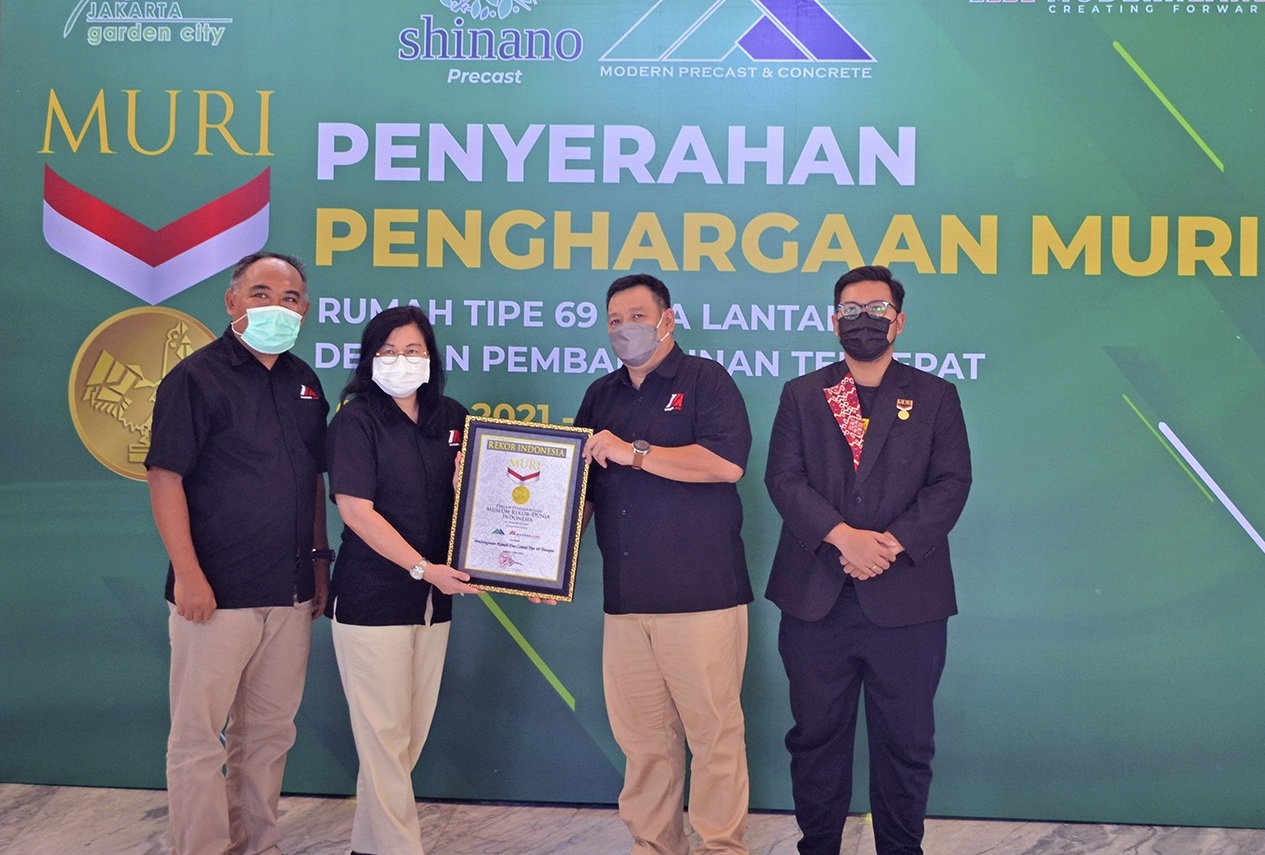Penyerahan penghargaan rekor Muri untuk Shinano Precast