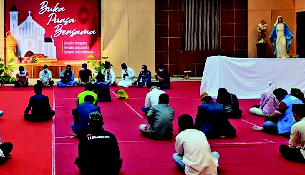 Rajutan Silaturahim dalam Bukber di Gereja Katedral Bogor