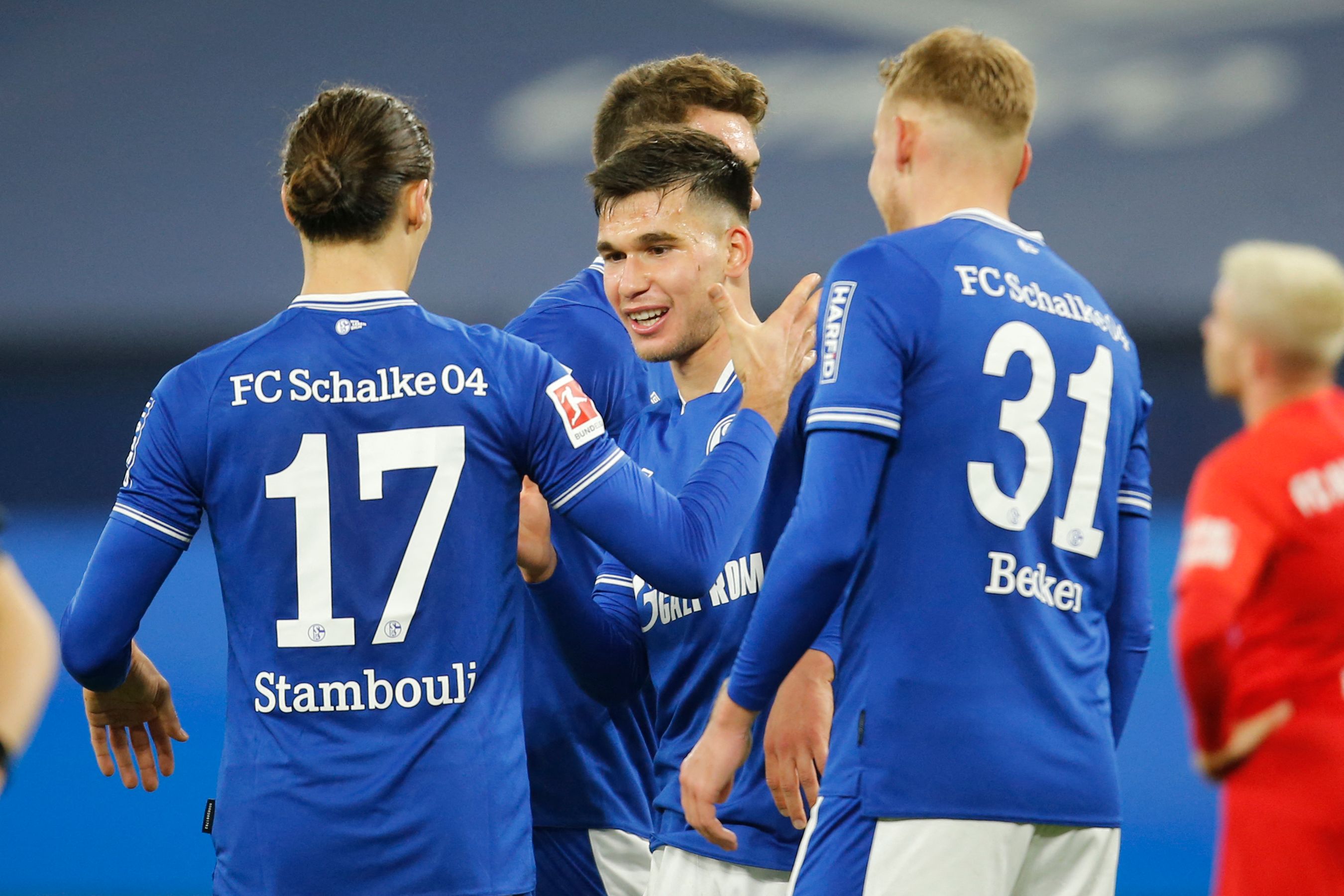Para pemain Schalke melakukan selebrasi usai mencetak gol ke gawang lawan.