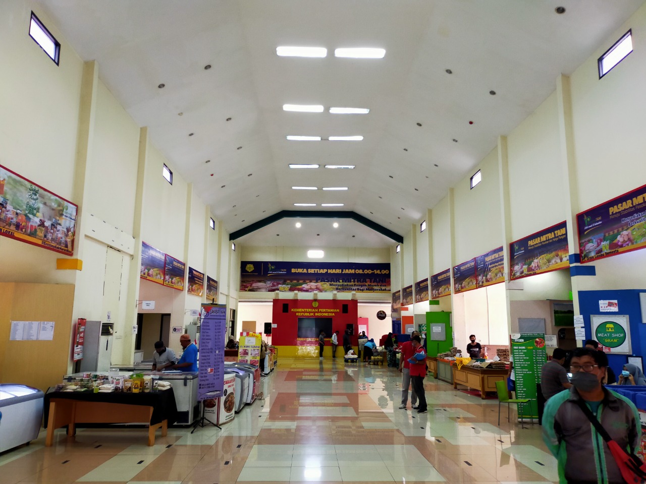 Pasar Mitra Tani (PMT) yang ada di seluruh ibukota provinsi kembali menggencarkan gelar pangan murah. 
