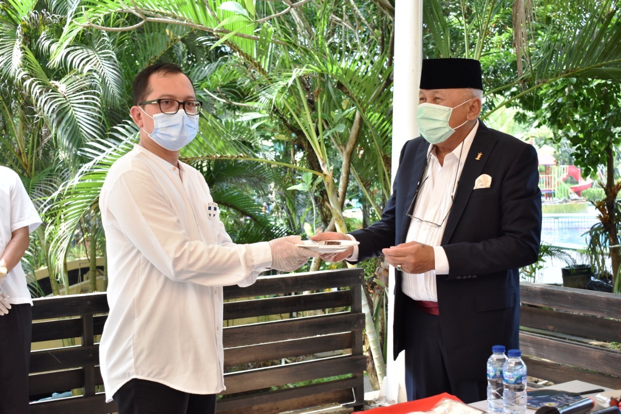 Bpk H Tinton Soeprapto (kanan) dan Heri Haryosa, Direktur PT Lor International Hotel (LIH) & GM Lorin Sentul Hotel. 