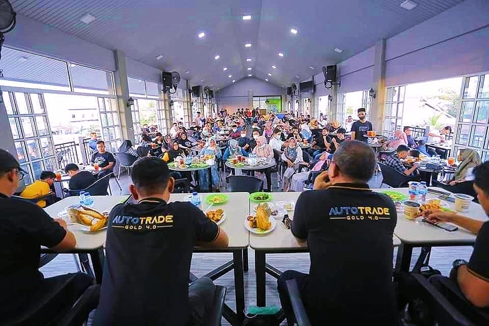 Para peminat robot autotrade