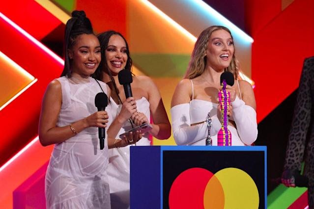 Trio Little Mix saat menerima penghargaan di BRIT Awards 2021. 