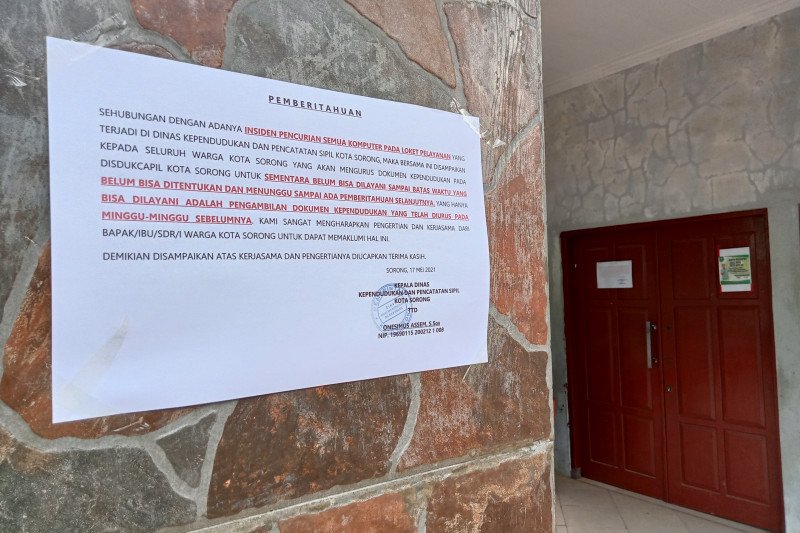 Kantor Dukcapil Kota Sorong, Papua menghentikan pelayanan hingga waktu tak terbatas, karena seluruh komputer di sana hilang dicuri.