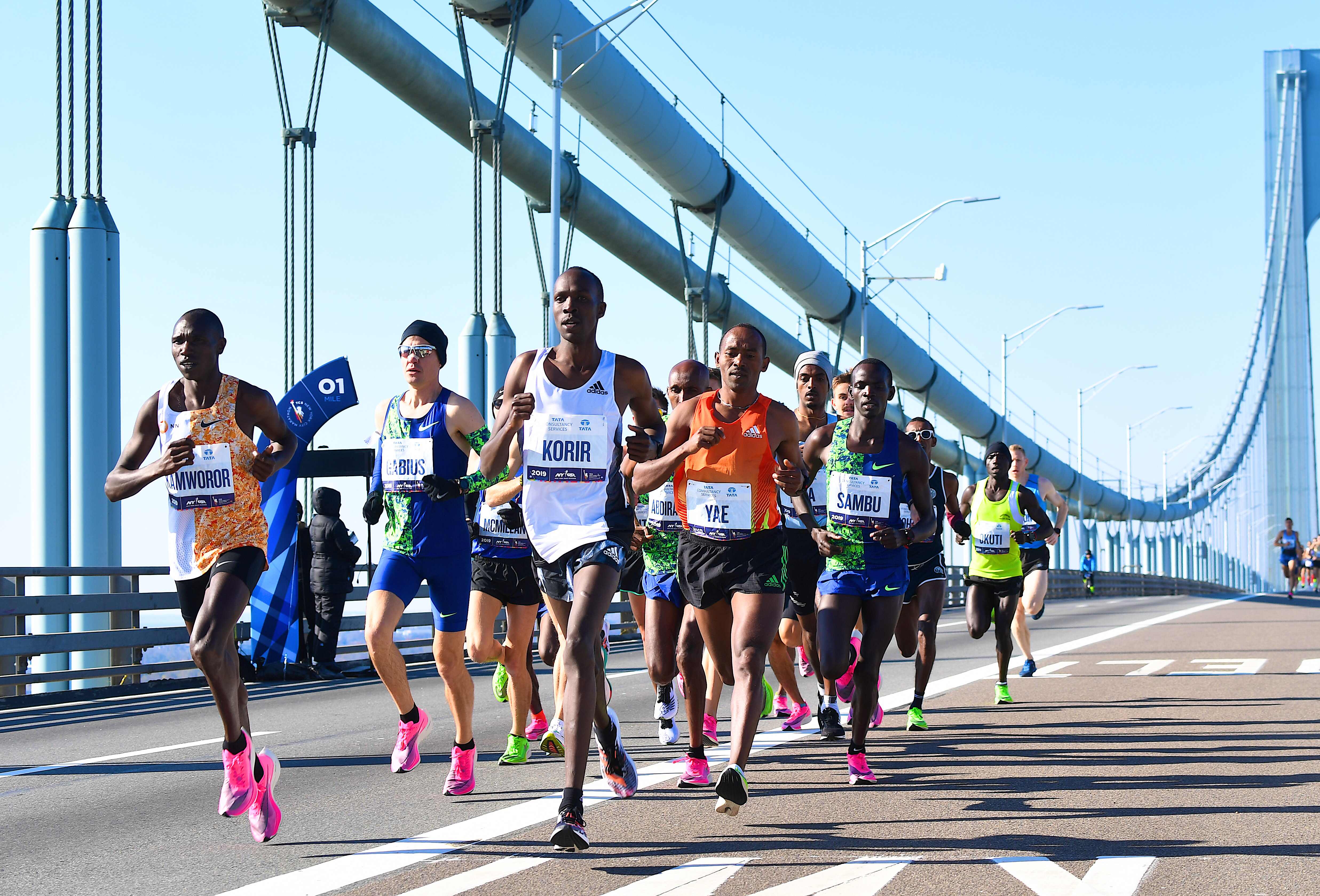 Para pelari ambil bagian dalam Maraton New York 2019.