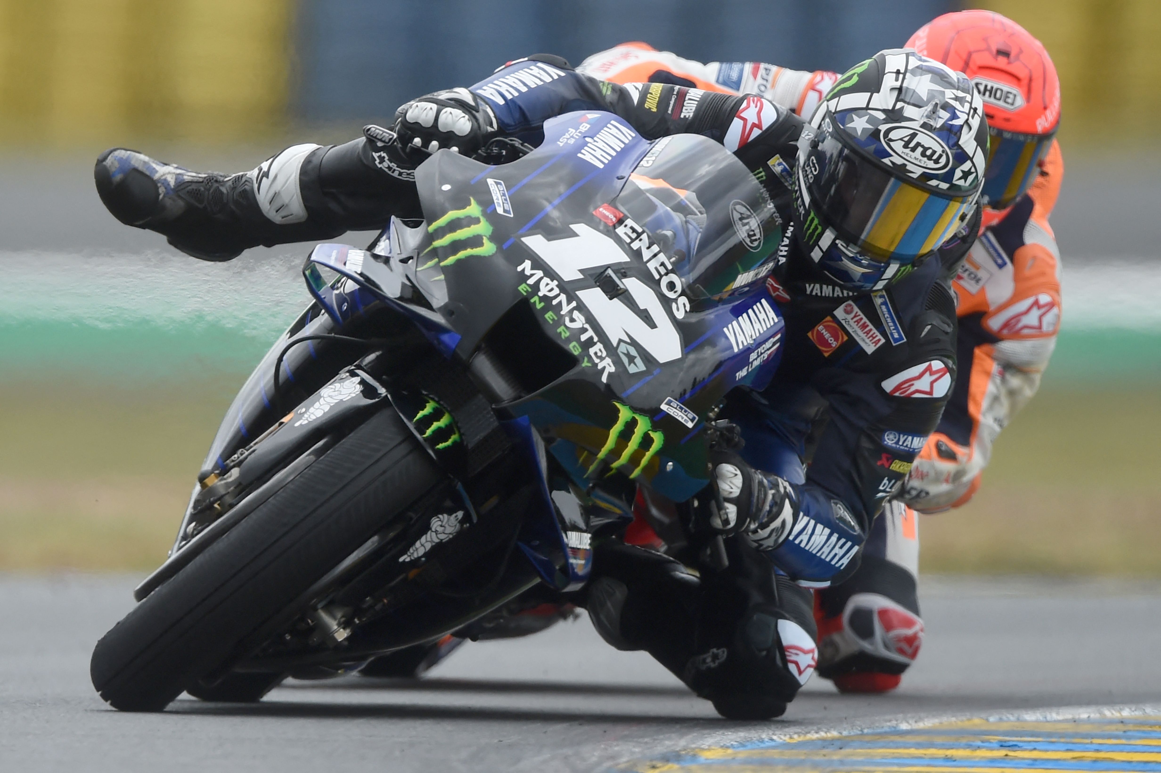  Aksi pembalap Monster Energy Yamaha MotoGP, Maverick Vinales (depan) saat sesi kualifikasi MotoGP Grand Prix Prancis.
