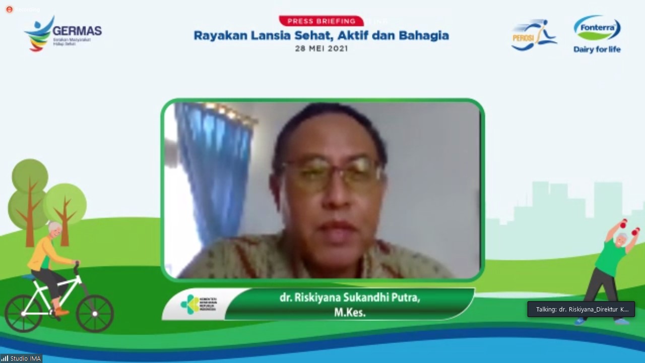  Direktur Kesehatan Kerja dan Olahraga, Kemenkes, dr. Riskiyana Sukandhi Putra, M.Kes, pada jumpa pers, Jumat (28/5).