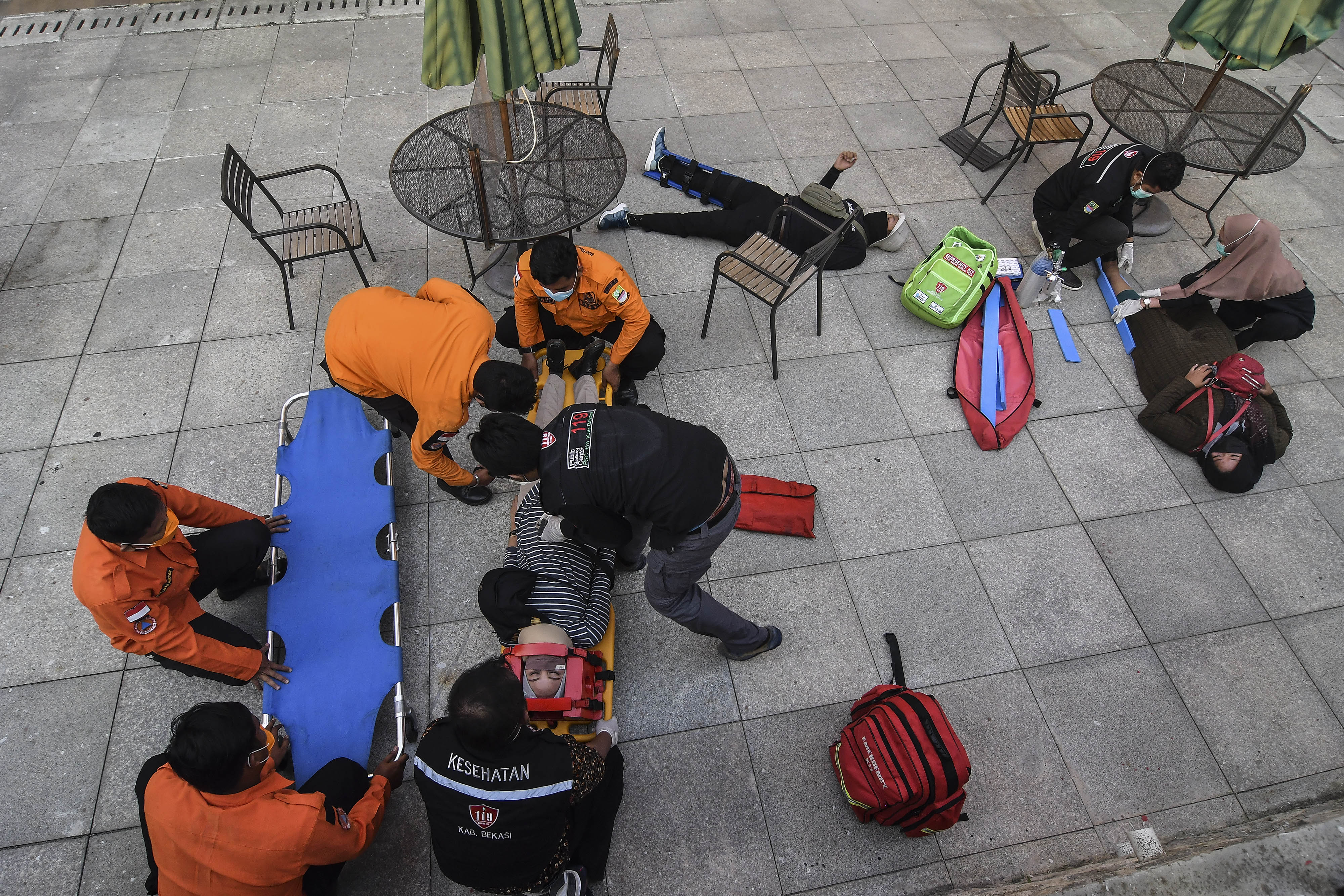 Ilustrasi. Simulasi bencana gempa pada Hari Kesiapsiagaan Bencana (HKB), di Cikarang, Bekasi, Jawa Barat, Senin (26/4/2021)