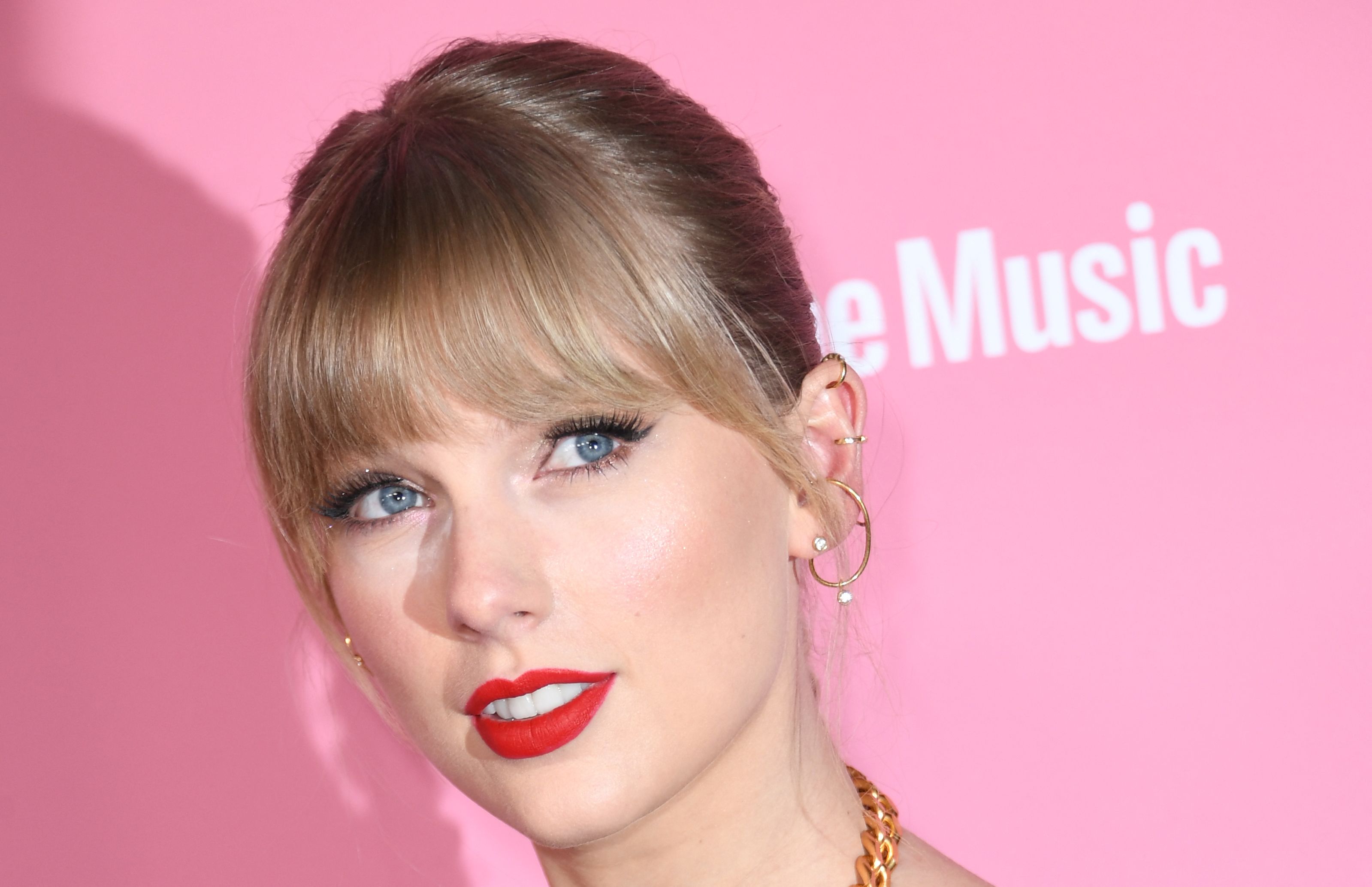 Penyanyi Taylor Swift Bersiap Ukir Sejarah di BRIT Awards