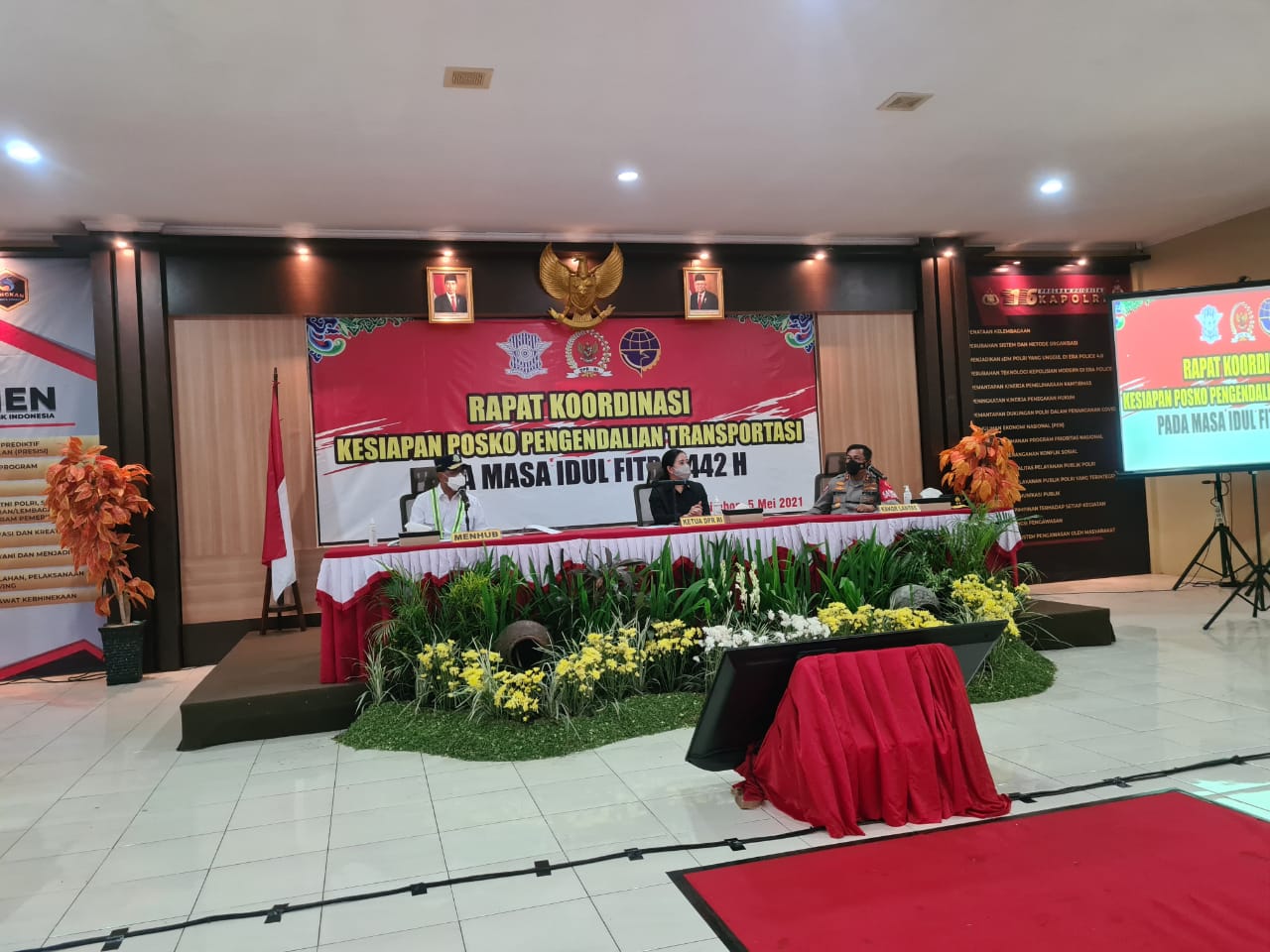 Ketua DPR RI Puan Maharani menghadiri rapat koordinasi kesiapan Posko Pengendalian Transportasi pada masa Idul Fitri 1442 H.