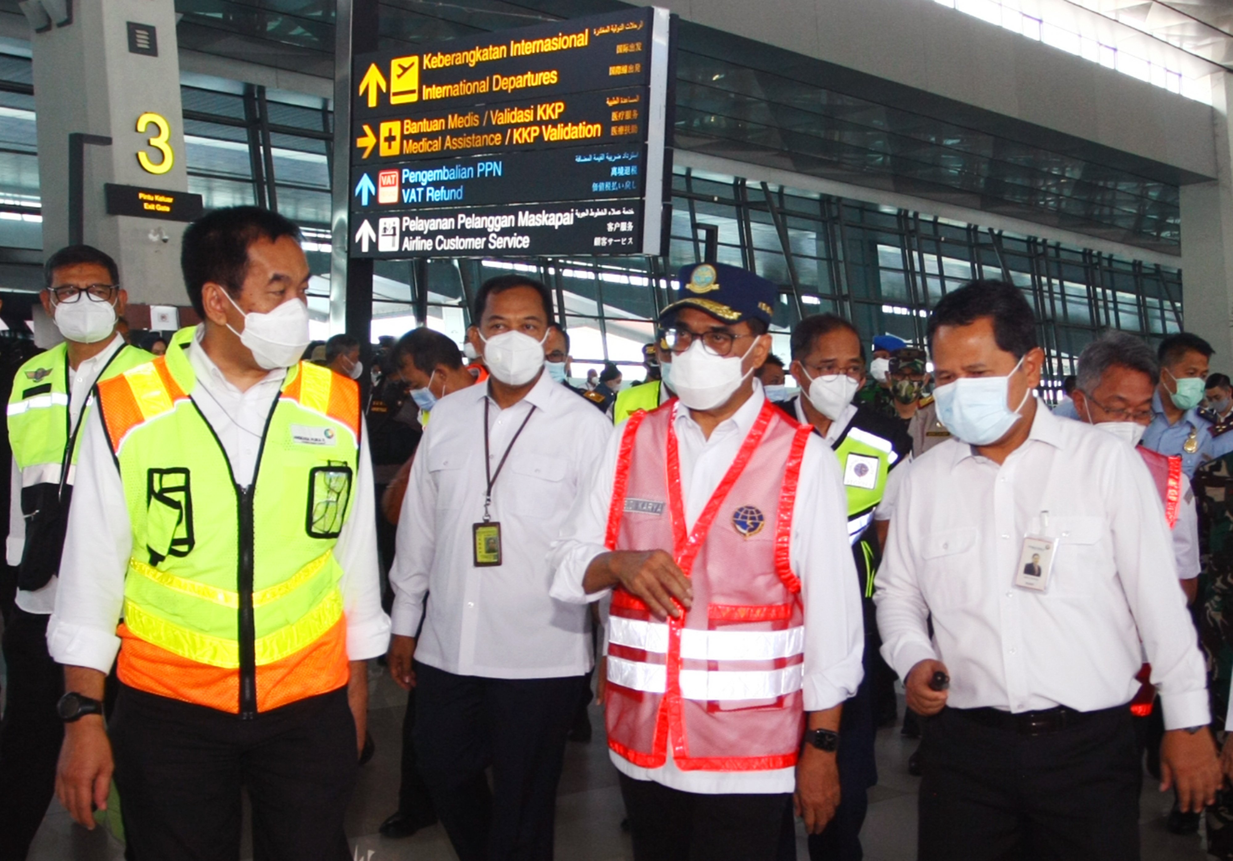Menhub Budi Karya sidak arus balik mudik lebaran 2021 di Bandara Soeta, Tangerang, Banten, Selasa (11/5)