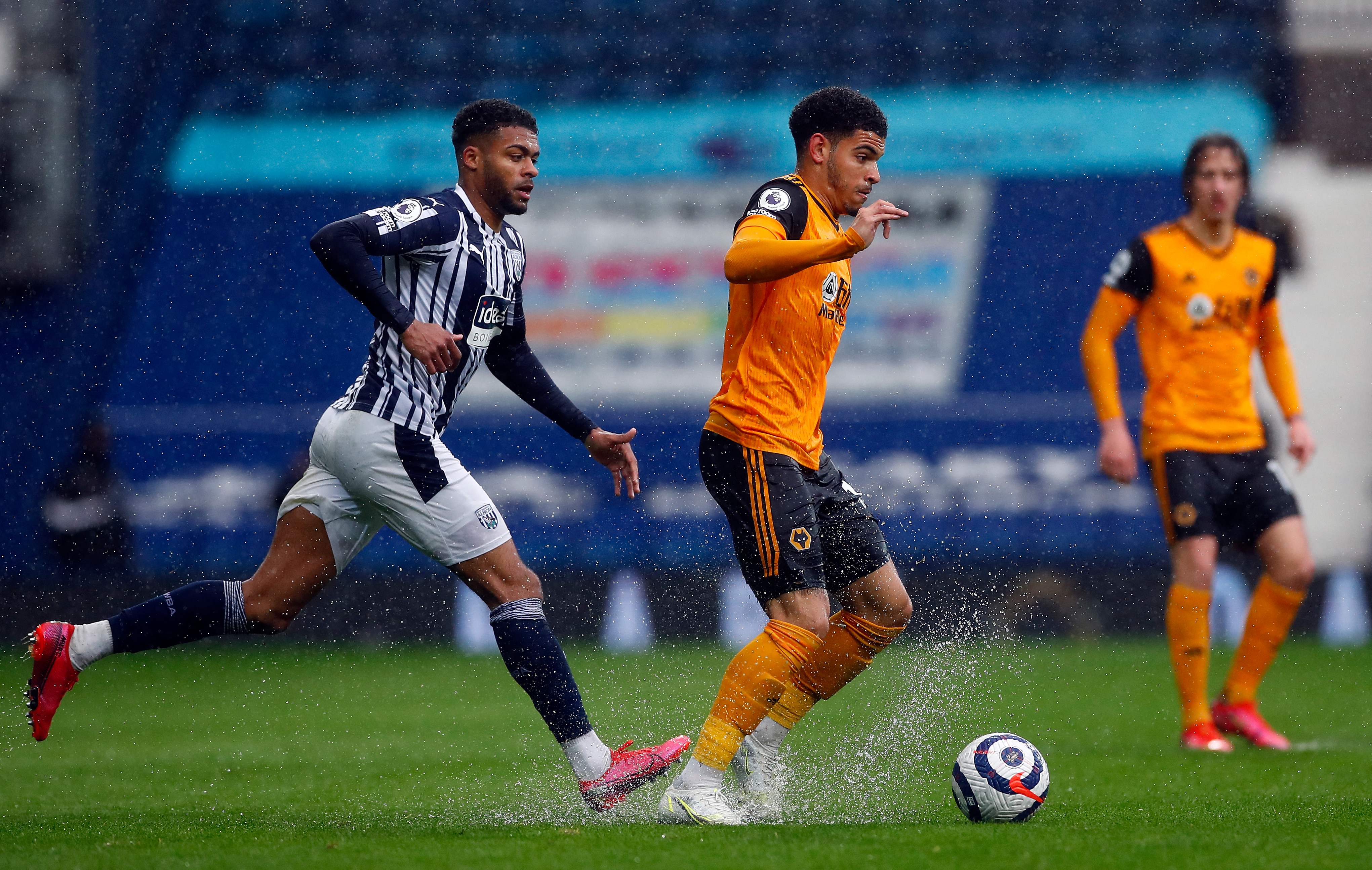 Laga Liga Primer Inggris antara West Bromwich Albion dan Wolverhampton Wanderers