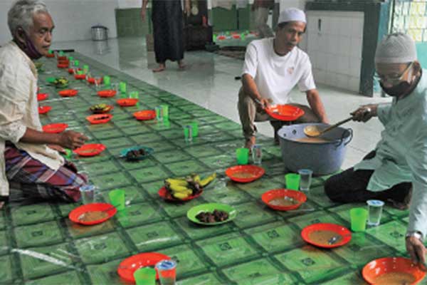 Antre Gurihnya Bubur Suro untuk Berbuka