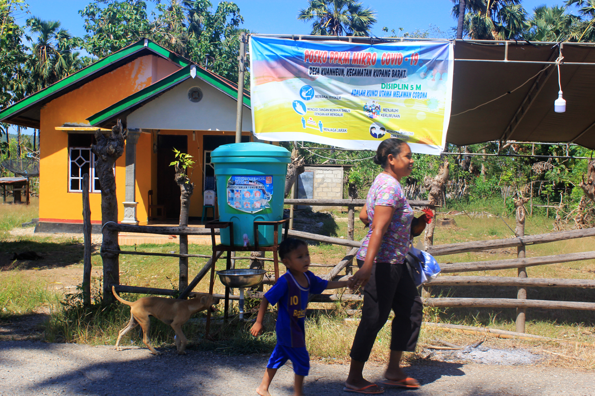 Posko PPKM Mikro di Kupang Barat, Nusa Tenggara Timur