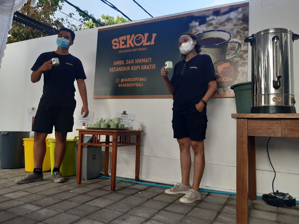 HardCoff Resto dan Bar menyediakan paket program sosial yang mengedepankan sisi edukasi.