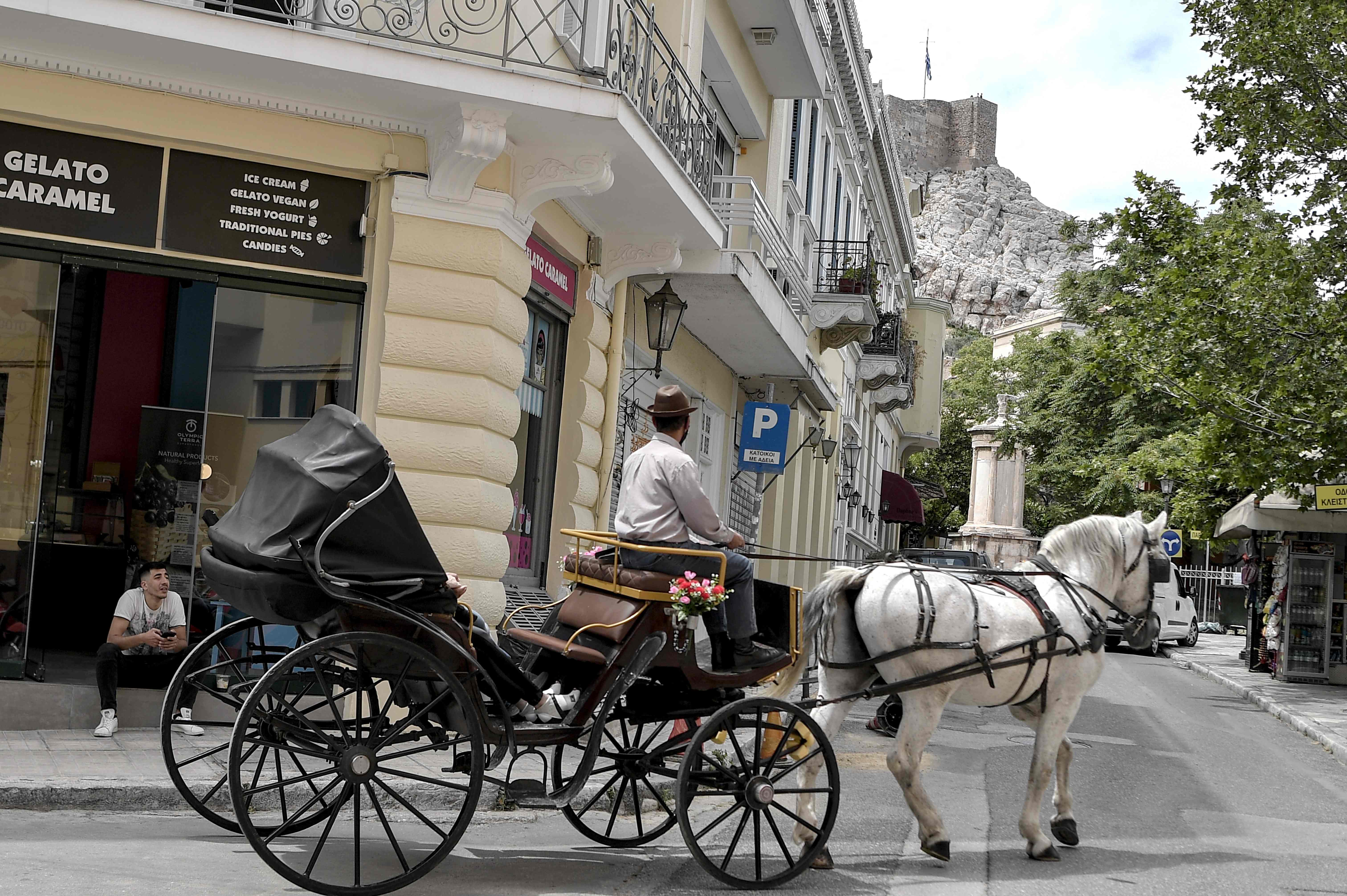 Jelang Musim Wisata, Yunani Cabut Pembatasan Regional